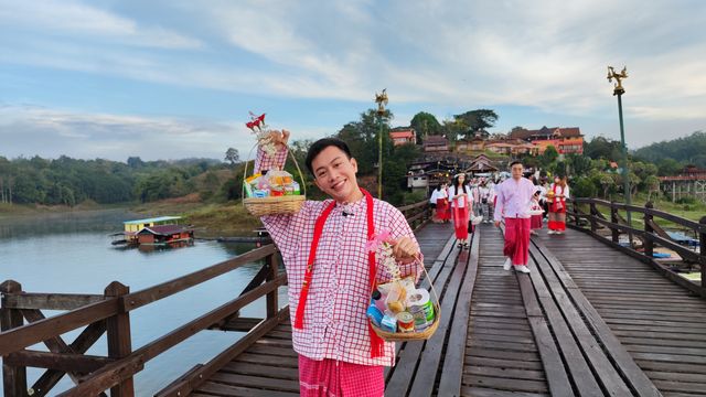 泰國桑卡布里清晨布施 靈魂治癒時刻