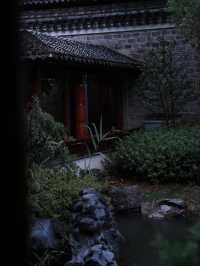 秋雨落陽明，廊下聽禪音