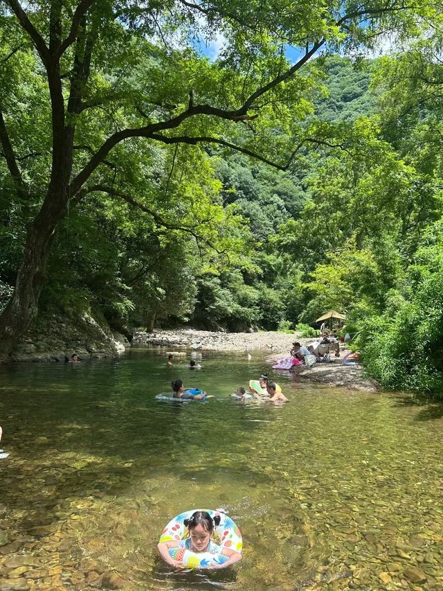 暑期末的溯溪之旅！皖南自駕遊必住民宿推薦