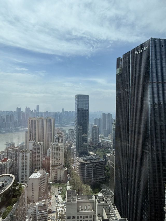 千合日善高空江景酒店：重慶城芯觀景首選