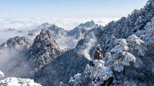 黃山景區範圍廣大，景點眾多，合理的路線是成功遊覽的關鍵。  經典一日遊路線（前山上，後山下，精力集中