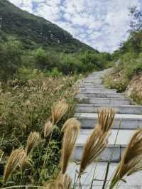 阜平深秋藏着個「彩虹仙境」！這處北方秘境再不去就要等明年