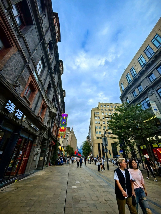 🛍️ Review: The Vibrant Artery of Shanghai - Nanjing Road