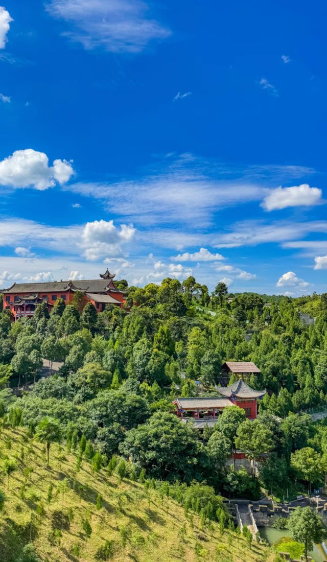 貴陽大興國寺 | 願神佛偏愛，一切從歡！ 大興國寺，一座隱藏在都市繁華背後的古剎，是尋找心靈寧