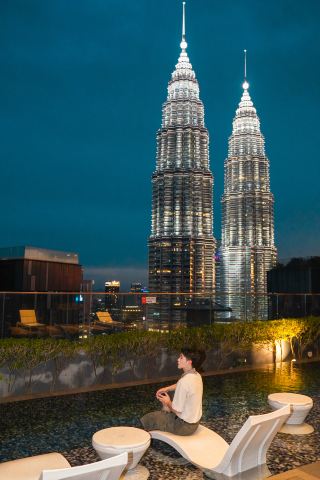 Каково это — остановиться в отеле города А из романа?