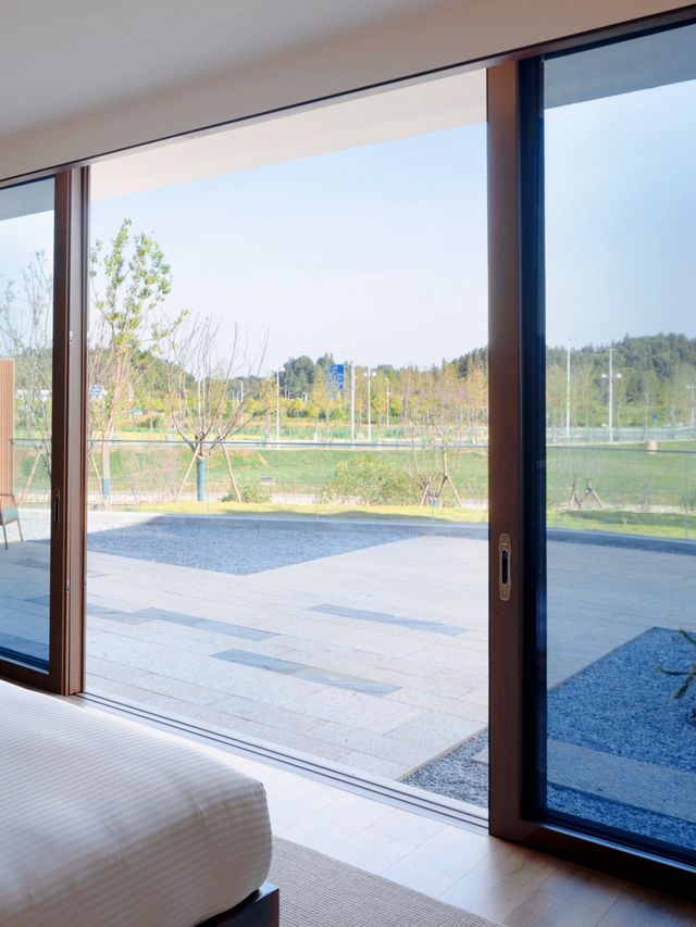 新餘藏了一家新中式避世民宿！泡澡望山野+花窗藏禪意