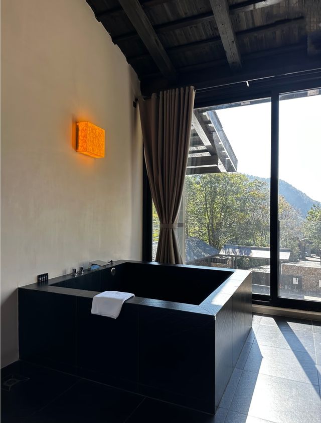 不敢想像冬天在房間裡泡溫泉，有多惬意