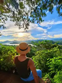 在琅勃拉邦的普西山，赴一場日落之約