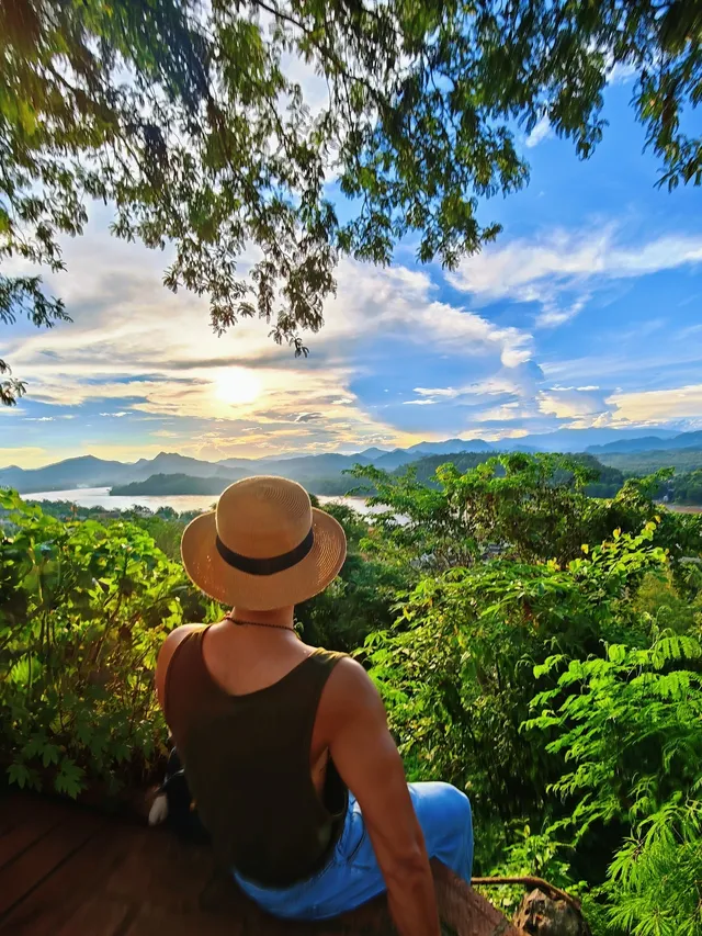 在琅勃拉邦的普西山，赴一場日落之約