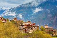 12 月的丹巴緣起居藏著冬日溫柔