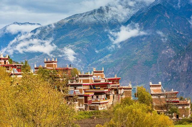 12 月的丹巴緣起居藏著冬日溫柔