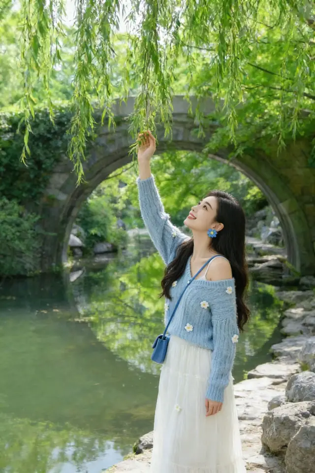 整座城像巨大的綠色能量場，含綠量直接拉滿