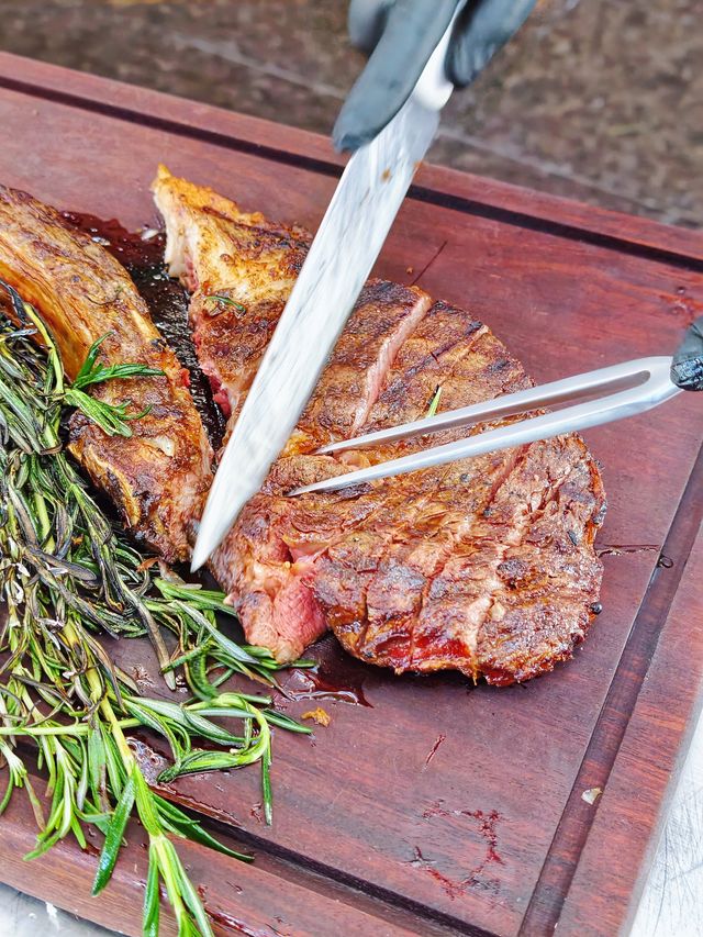 我想說，其實這個甜品車可以最早推上來