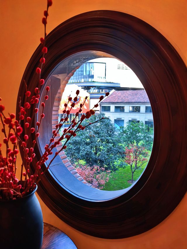 在文學殿堂裡感受巴金輝煌的一生。