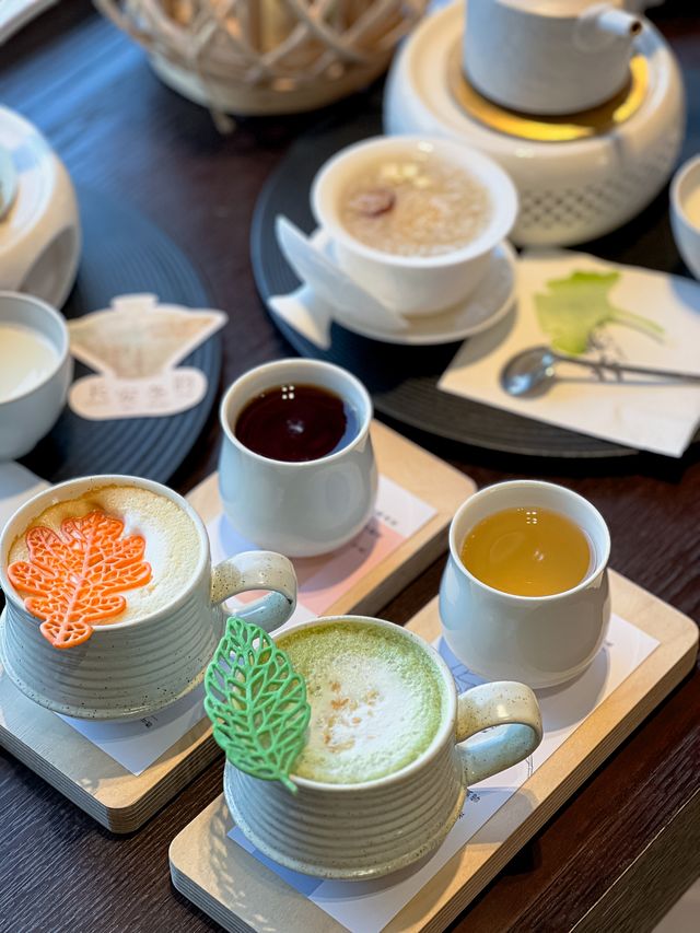 喧鬧小寨暗藏寧靜,在茶無心品淡雅時光 喧鬧小寨暗藏寧靜,在茶無心品淡雅時光