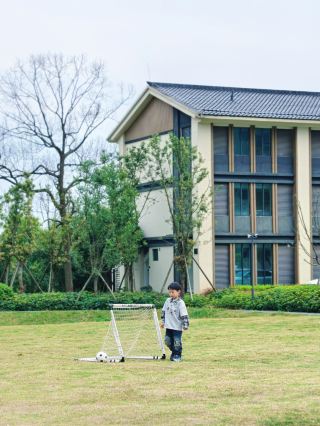 Two-day, one-night family-friendly hot spring hiking trip around Chengdu
