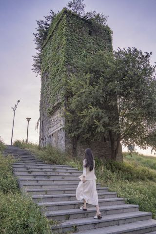 South Village Fort Entrance and Bailang Turret, a niche retro riverside castle on Dongping River, free to visit at zero cost