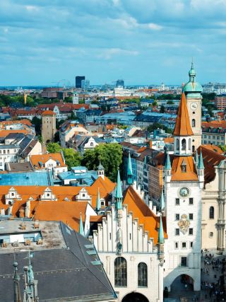 Summer 12-day multi-country Europe tour guide