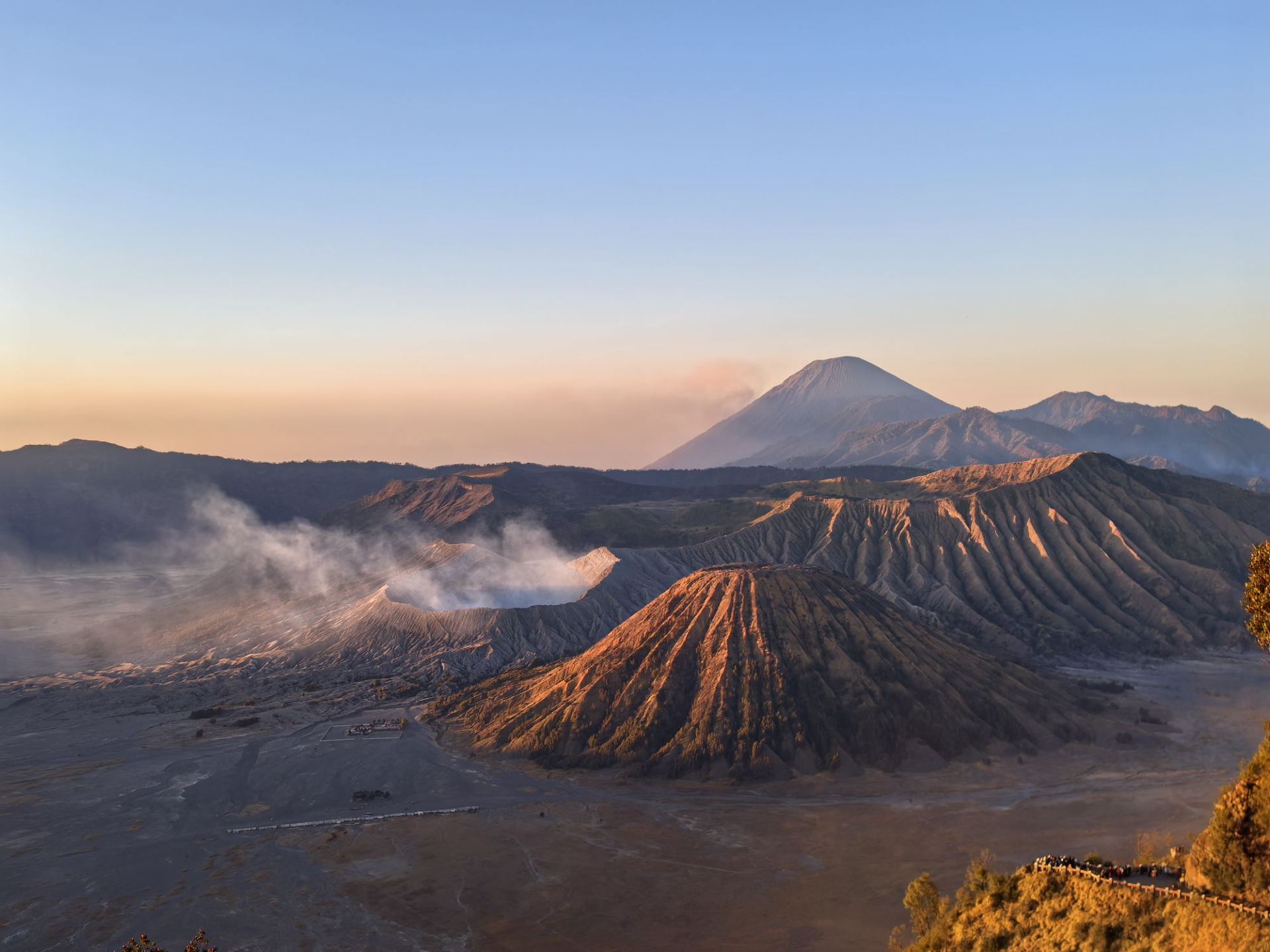 8-Day 7-Night Indonesia Group Tour: Volcanoes, Waterfalls, Snorkeling, and Paragliding – Experience the Best of Bali in One Trip