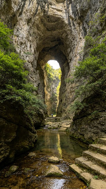 Jiubujiang: A natural stone bridge hidden in the canyon