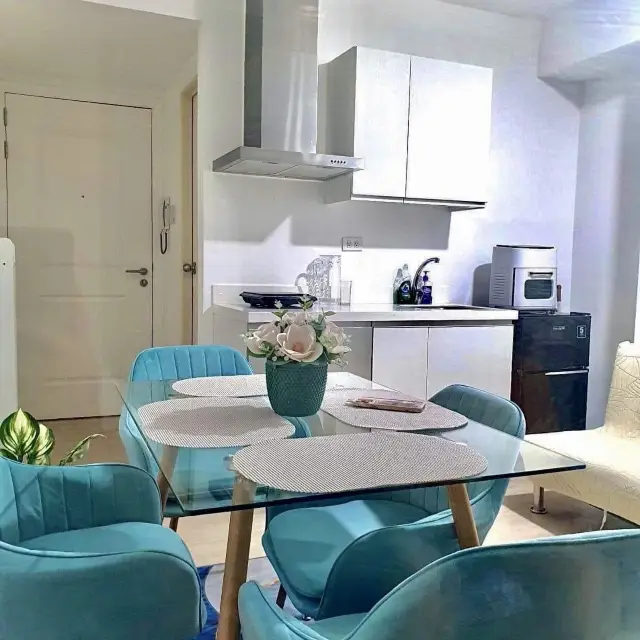 Warm and Cozy Stay @ Azure Residences