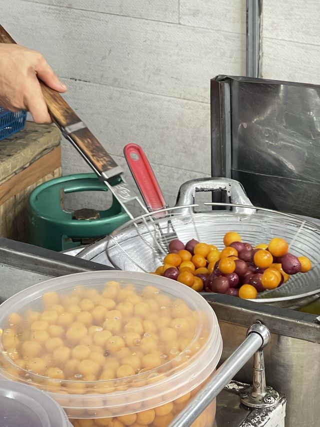 ตุ๊ก ขนมไข่เต่า ตลาดนัดเจริญสุข 