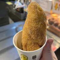 【韓国ソウル・広蔵市場】行列に並んでも食べたいねじりドーナツ「サプチャルクァベギ」