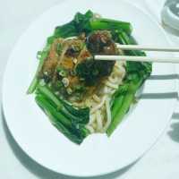 佔地兩萬平方呎的 CLUB APUS ! 下午簡餐 ！ 真嘆 !