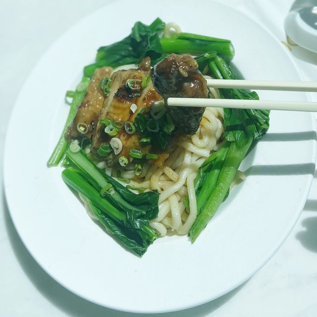 佔地兩萬平方呎的 CLUB APUS ! 下午簡餐 ！ 真嘆 !