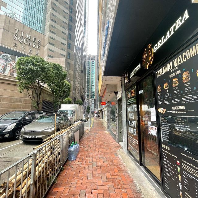 時代廣場下的漢堡小店