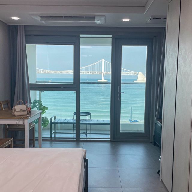 釜山海景住宿推薦｜廣安里沙灘第一排，一晚不到$2000日出日落美景盡收眼底❤️