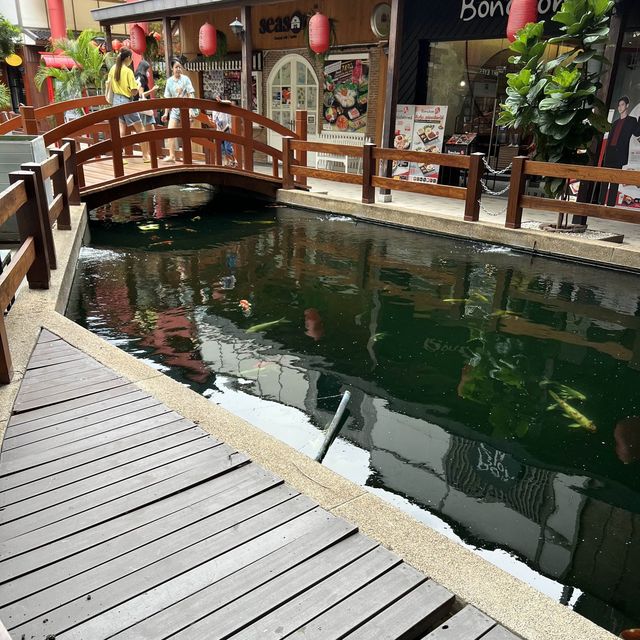The Paseo Park กาญจนาภิเษก คอมมูนิตี้มอลล์ 