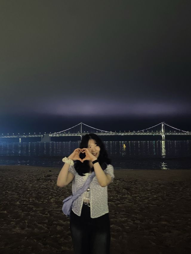해바라기가 활짝 핀 7월의 광안리 해수욕장🌻