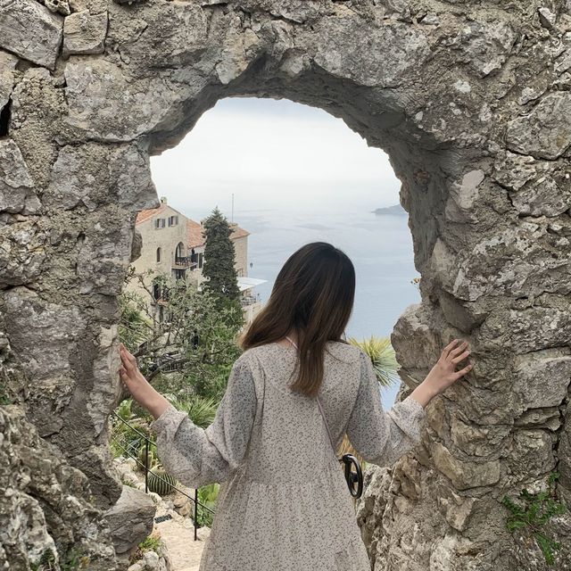 充滿仙人掌和女人雕像嘅花園🌵南法必去Eze小鎮😝
