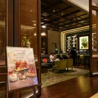 หลบฝนไปนั่งจิบชาฟิลผู้ดีอังกฤษที่ Rendezvous Lounge จ้า