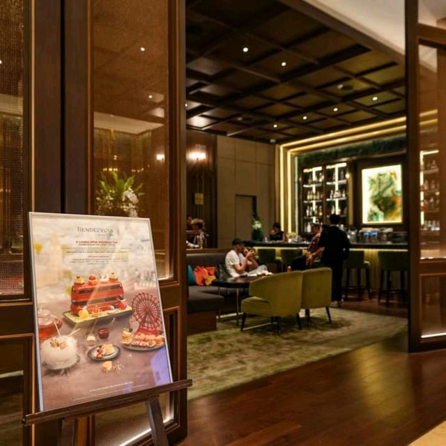 หลบฝนไปนั่งจิบชาฟิลผู้ดีอังกฤษที่ Rendezvous Lounge จ้า