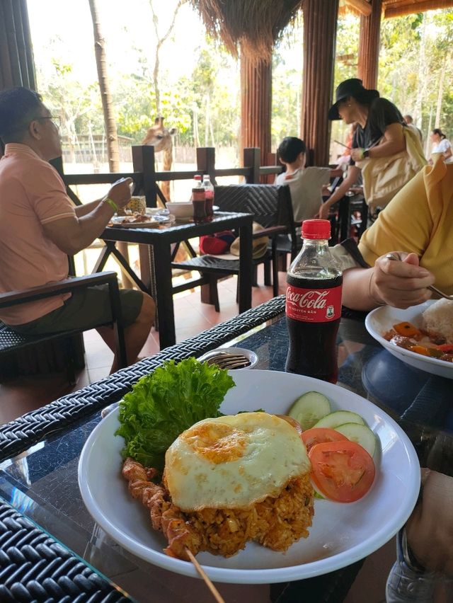 Lunch with Giraffe @ Phu Quoc Island 