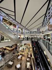 Vibrant Great World Mall with MRT🚝🏬