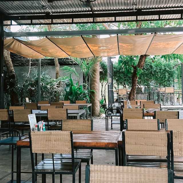 ตำ ลำ แตก อาหารอีสาน-เหนือ ม่วนๆ ที่จ.ระยอง