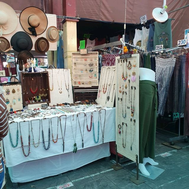 ตลาดน้ำตลิ่งชัน ตลาดน้ำในเมืองกรุง