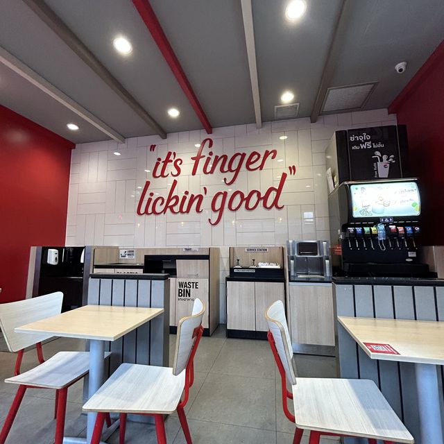 KFC สาขาเสรีไทย กร๊อบ กรอบ
