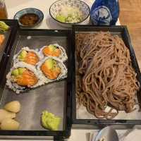 익선동 초밥, 롤 맛집 “롤인익선”. 연어아보카도롤 드세용!