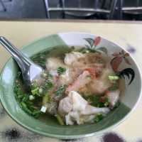 ข้าวหน้าไก่ห้าแยก ร้านเก่าแก่ คงความอร่อยยาวนาน
