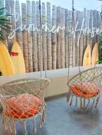 ซัมเมอร์ เฮ้าส์ พัทยา คาเฟ่สุดมินิมอลริมหาดจอมเทียน