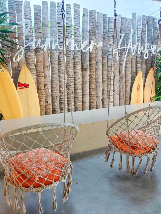ซัมเมอร์ เฮ้าส์ พัทยา คาเฟ่สุดมินิมอลริมหาดจอมเทียน