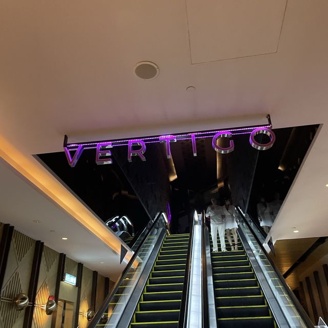 マレーシアで1番高いルーフトップバーvertigo ツインタワーを眺める絶景バー