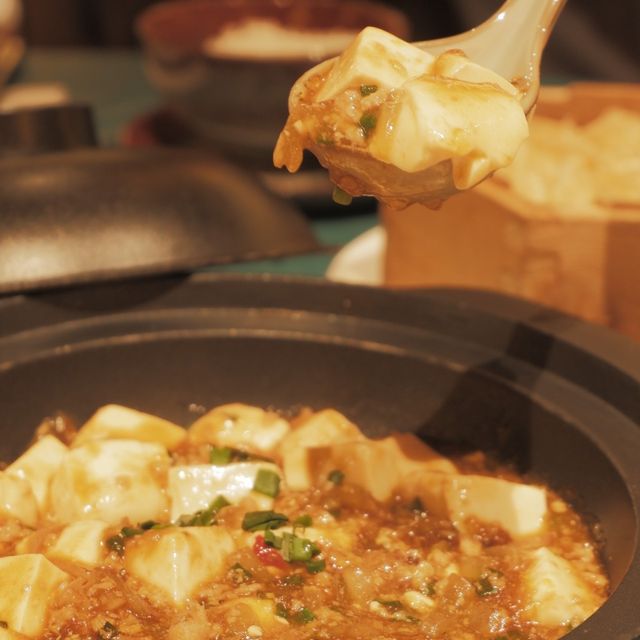 山頂賞夜景嘆雅致點心，晚市套餐好抵食