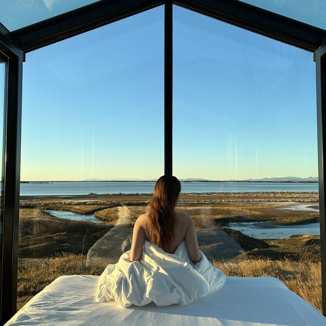 I STAYED IN A GLASS LODGE IN ICELAND!