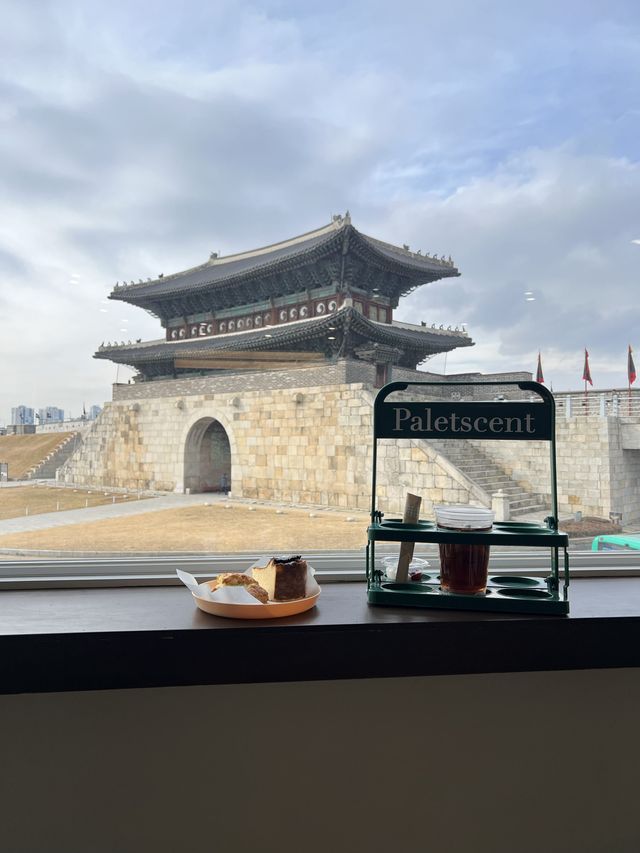 Cafe with a stunning fortress view in Suwon!