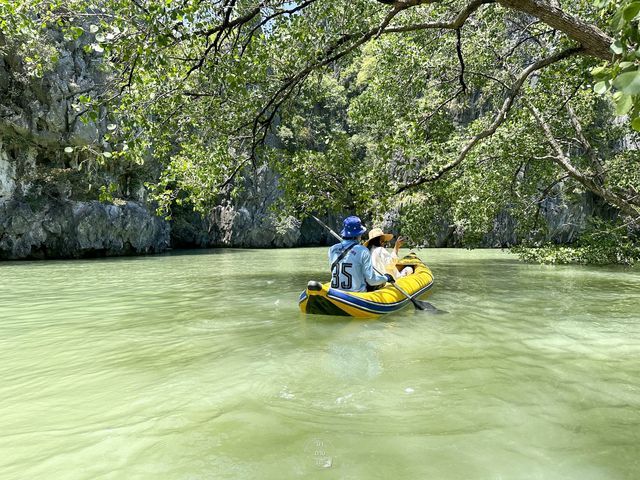 นั่งเรือแคนูเที่ยวถ้ำลอด อ่าวพังงา